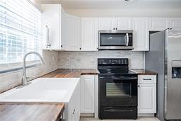Picture of 3880 Cleveland Heights Boulevard, Lakeland, FL 33813