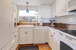 Picture of 600 Manatee Avenue Unit 111, Holmes Beach, FL 34217