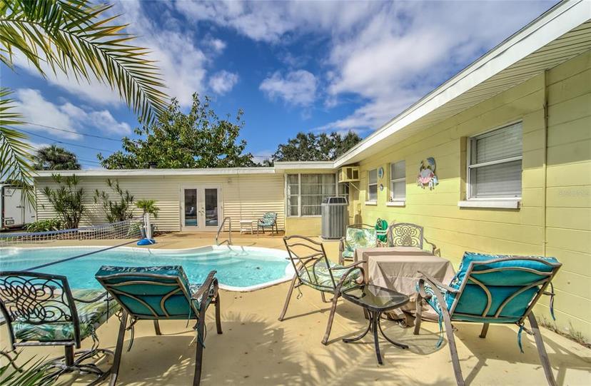 Picture of 208 44Th Avenue Ne, St Petersburg FL 33703