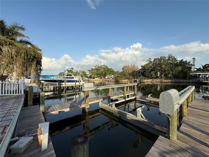 Picture of 7125 Westmoreland Drive, Sarasota FL 34243