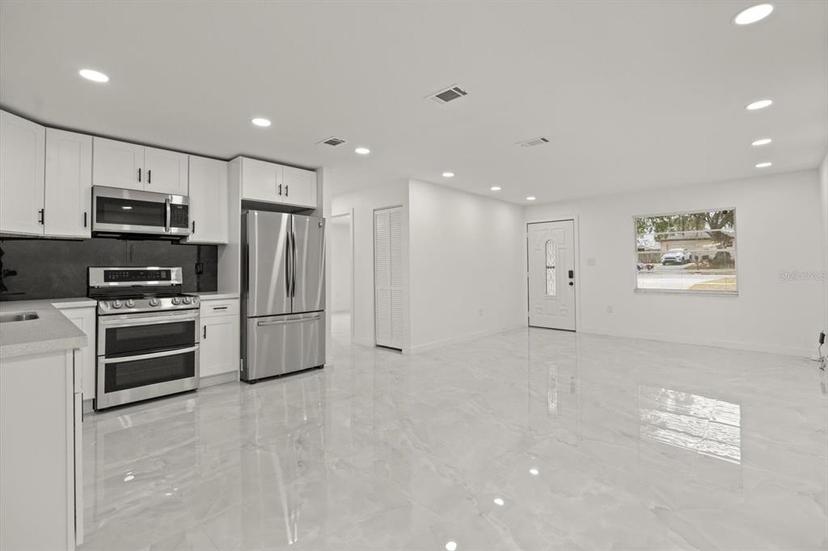 Picture of 302 E Palm Street, Davenport FL 33837