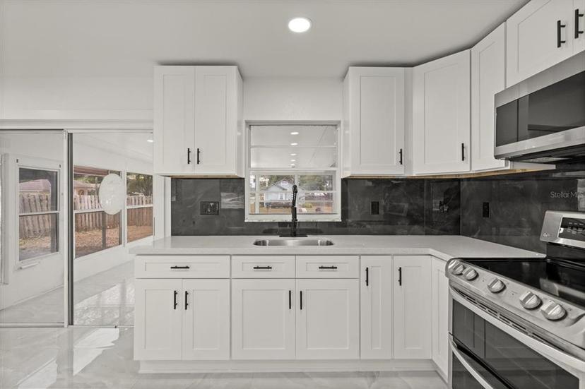 Picture of 302 E Palm Street, Davenport FL 33837
