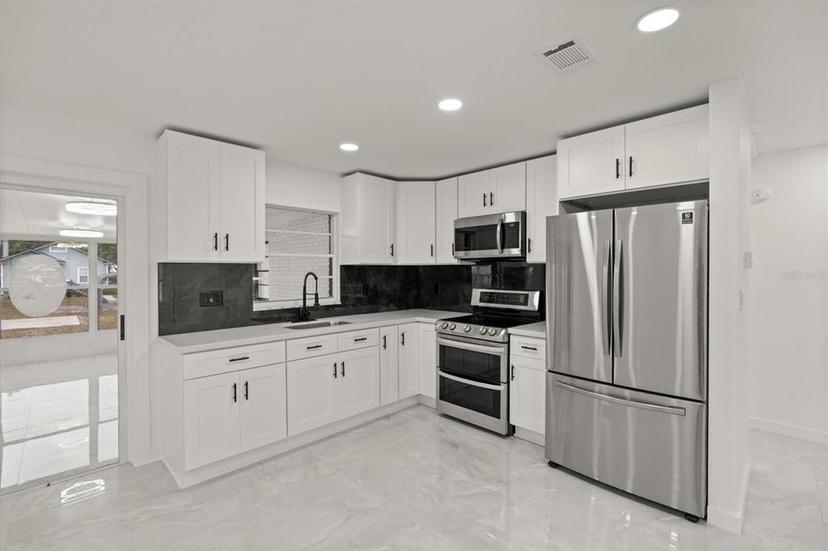 Picture of 302 E Palm Street, Davenport FL 33837