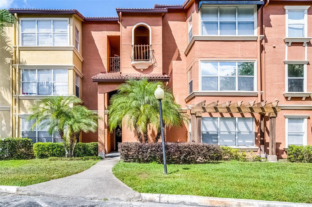 Picture of 5140 Conroy Road Unit 28, Orlando, FL 32811