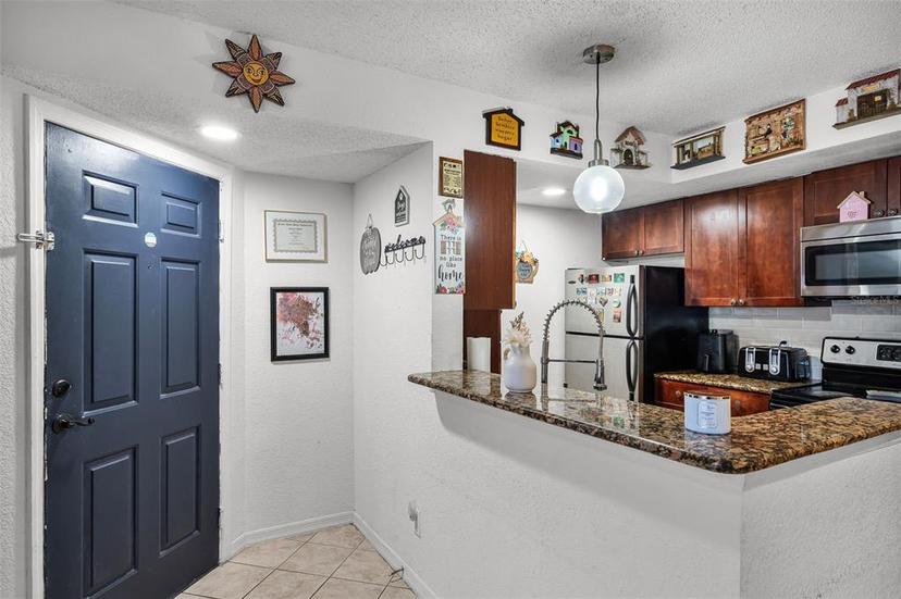 Picture of 5140 Conroy Road Unit 28, Orlando FL 32811