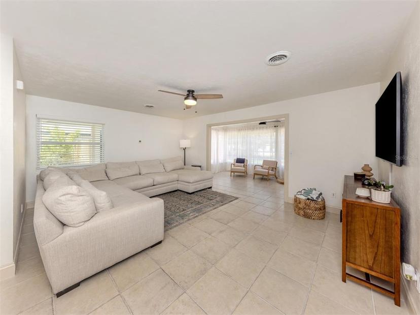 Picture of 929 Cypress Avenue, Venice FL 34285