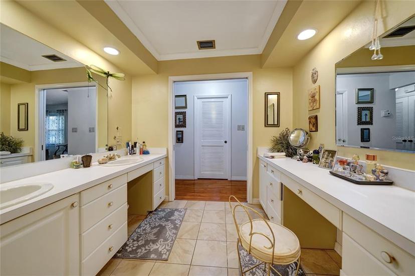 Picture of 705 Whitfield Avenue, Sarasota FL 34243