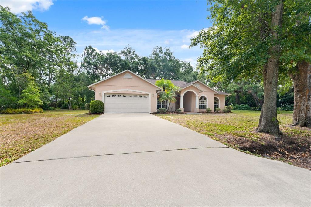 Picture of 15703 Walden Avenue, Tampa, FL 33618