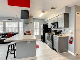 Picture of 5006 Laguna Bay Circle Unit 58, Kissimmee, FL 34746