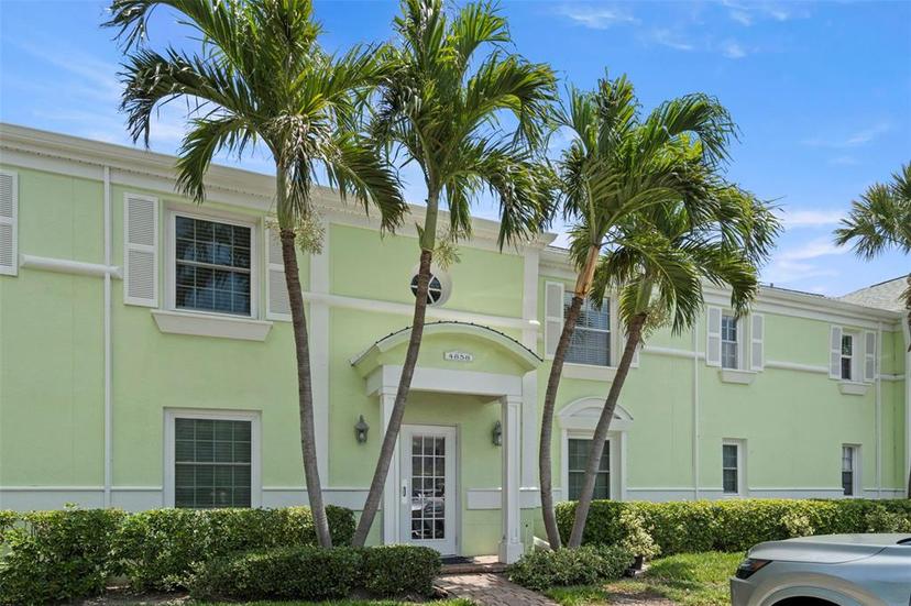 Picture of 4858 Coquina Key Drive Se Unit C, St Petersburg FL 33705