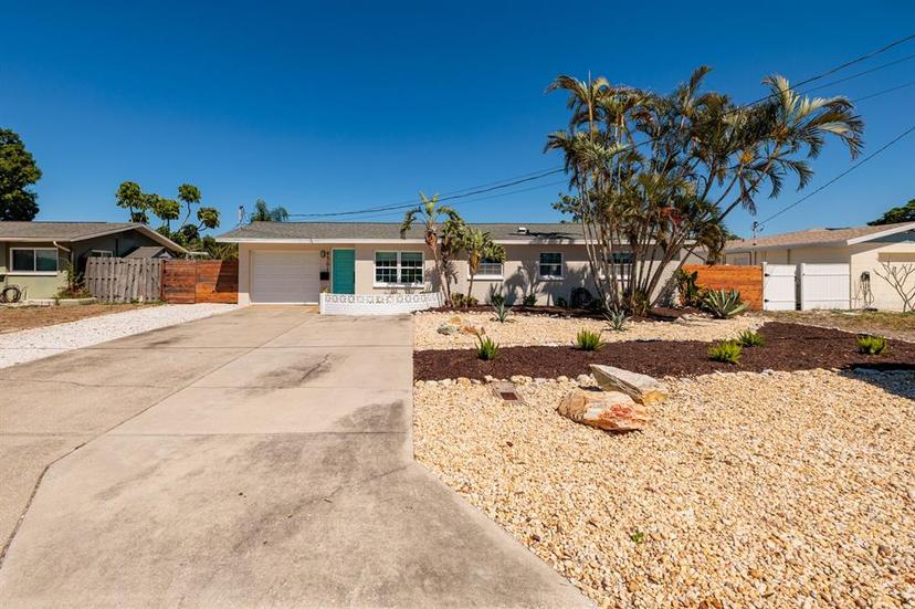Picture of 9301 Sun Isle Drive Ne, St Petersburg FL 33702