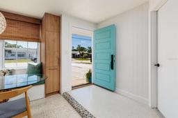 Picture of 9301 Sun Isle Drive Ne, St Petersburg, FL 33702