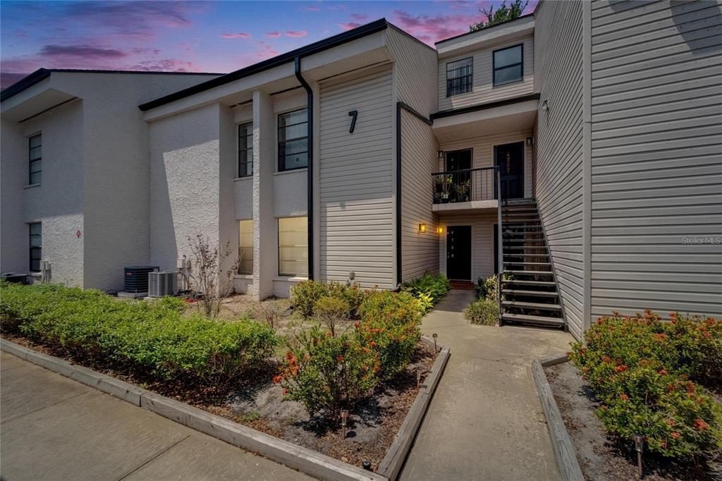 Picture of 4709 Puritan Circle Unit 702, Tampa, FL 33617