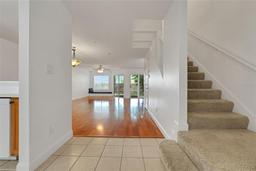 Picture of 677 Post Oak Circle Unit 111, Altamonte Springs, FL 32701