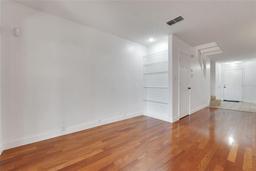 Picture of 677 Post Oak Circle Unit 111, Altamonte Springs, FL 32701