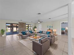 Picture of 318 Oakwood Circle, Englewood, FL 34223