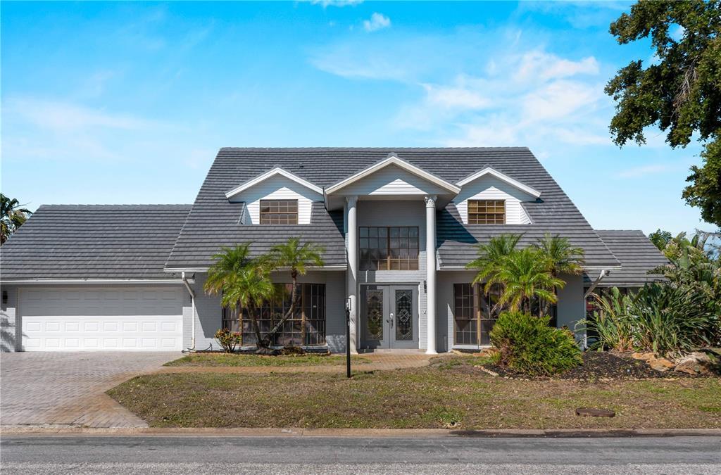 Picture of 318 Oakwood Circle, Englewood, FL 34223