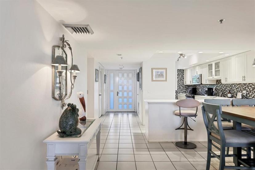 Picture of 1065 Gulf Of Mexico Drive Unit 103, Longboat Key FL 34228