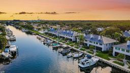 Picture of 1625 Watermark Circle Ne, St Petersburg, FL 33702