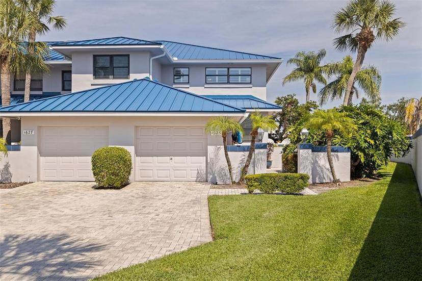 Picture of 1625 Watermark Circle Ne, St Petersburg FL 33702