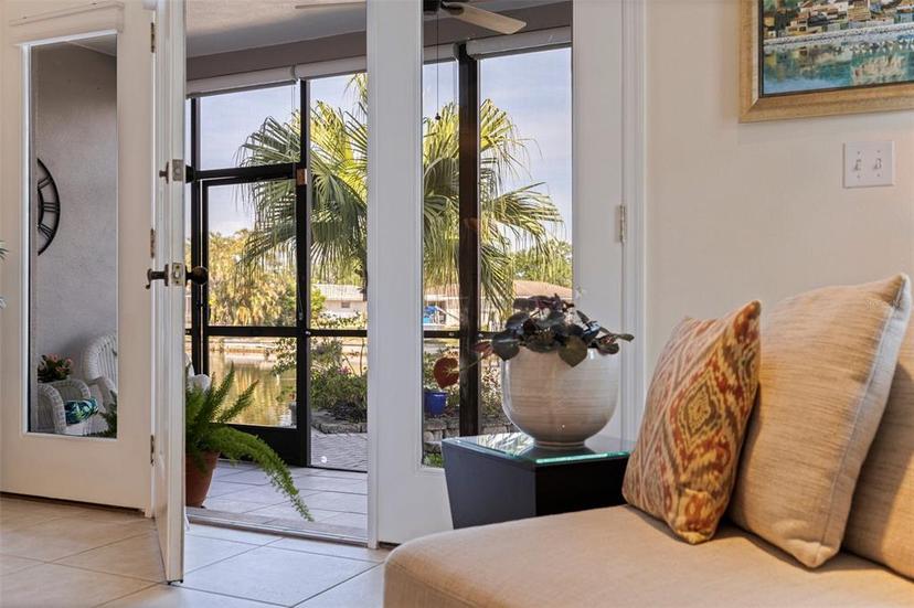 Picture of 1625 Watermark Circle Ne, St Petersburg FL 33702