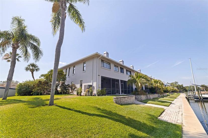 Picture of 1625 Watermark Circle Ne, St Petersburg FL 33702