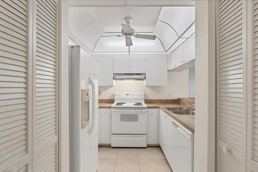 Picture of 752 White Pine Tree Road Unit 101, Venice FL 34285