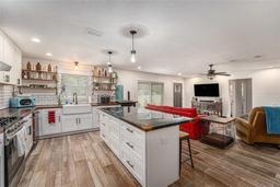 Picture of 3515 Bell Farms Drive, Plant City, FL 33566