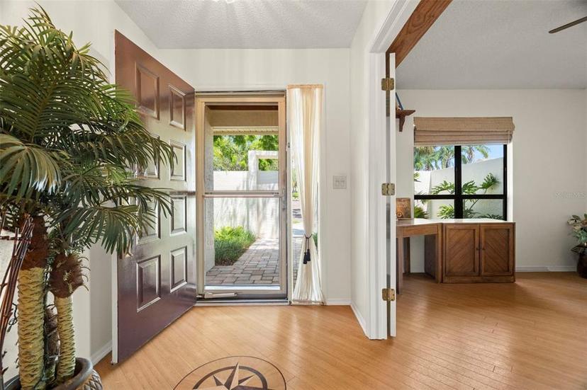 Picture of 101 Colony South Drive, Tarpon Springs FL 34689