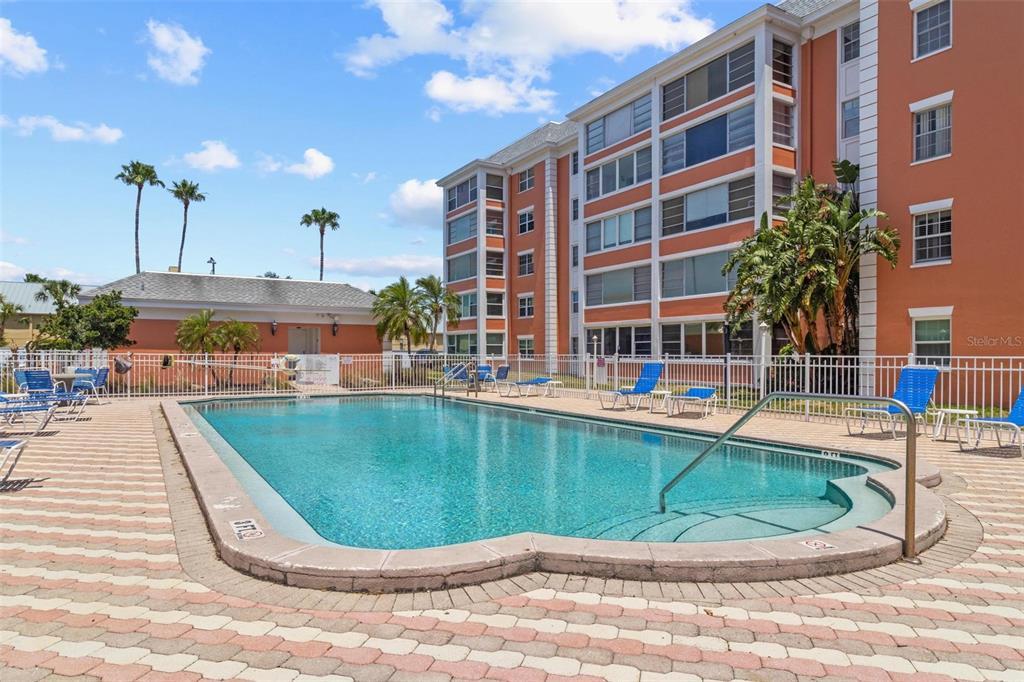 Picture of 6800 20Th Avenue N Unit 307, St Petersburg, FL 33710