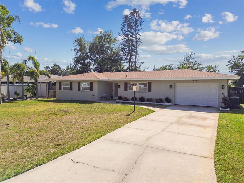 Picture of 10374 Hetrick Circle E, Largo FL 33774