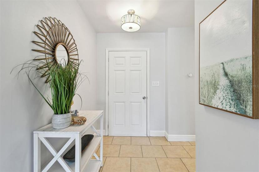 Picture of 10374 Hetrick Circle E, Largo FL 33774