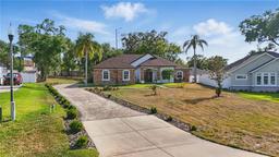 Picture of 841 Oaks Shores Road, Leesburg, FL 34748