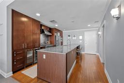 Picture of 1120 E Kennedy Boulevard Unit 1228, Tampa, FL 33602