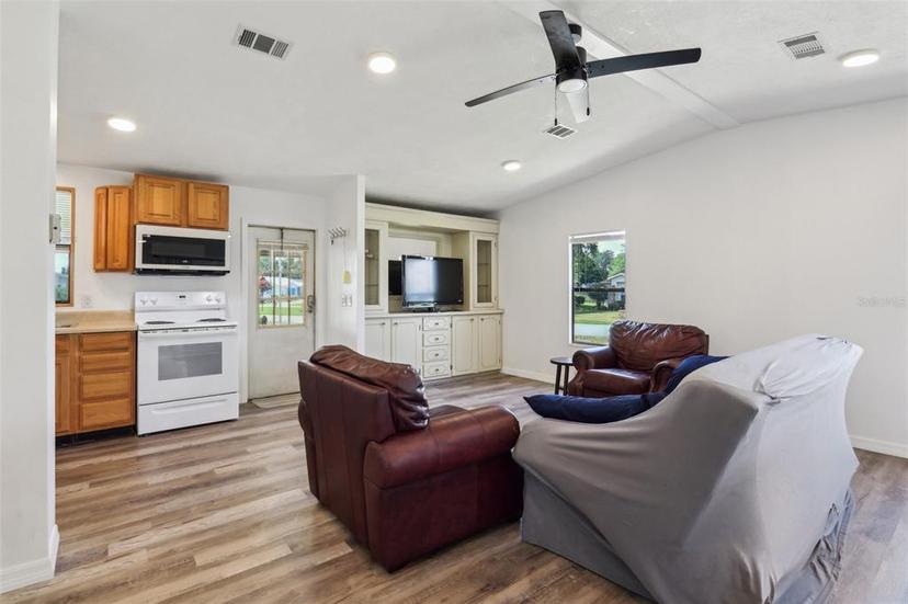 Picture of 24802 Pine Hill, Leesburg FL 34748