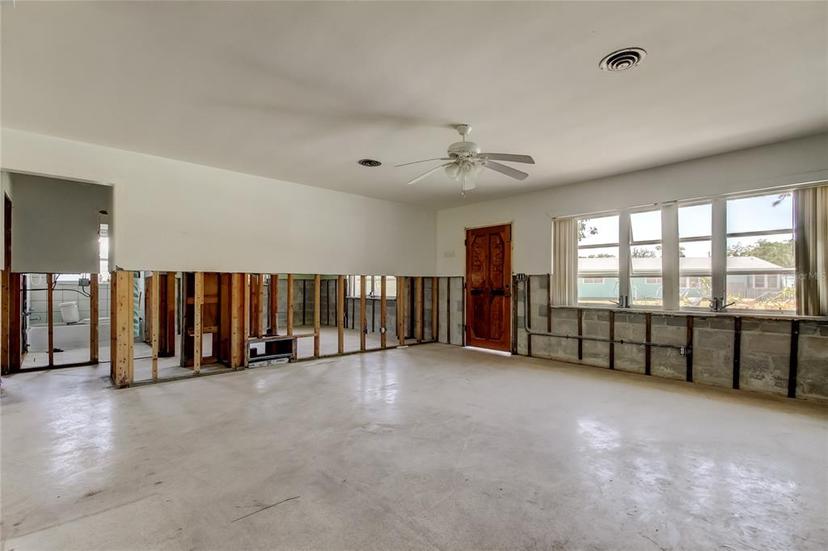 Picture of 179 85Th Avenue N, St Petersburg FL 33702