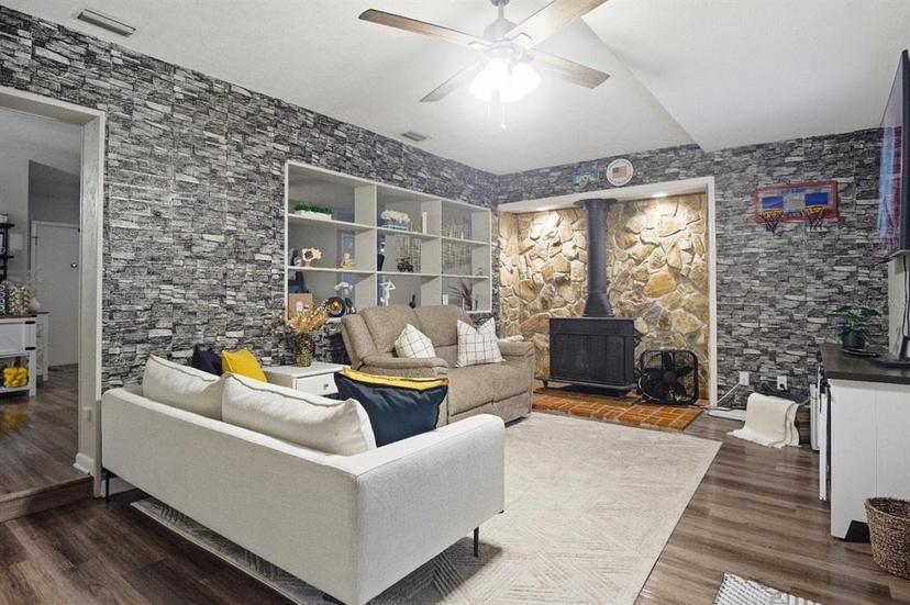 Picture of 134 Connie Ave, Tampa FL 33613