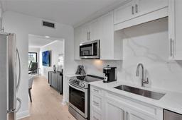 Picture of 100 S Interlachen Avenue Unit 410F, Winter Park, FL 32789