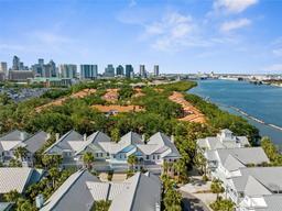Picture of 916 Hemingway Circle, Tampa, FL 33602