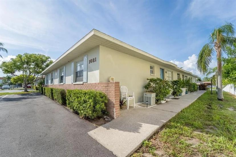 Picture of 1021 Apollo Beach Boulevard Unit 6, Apollo Beach FL 33572