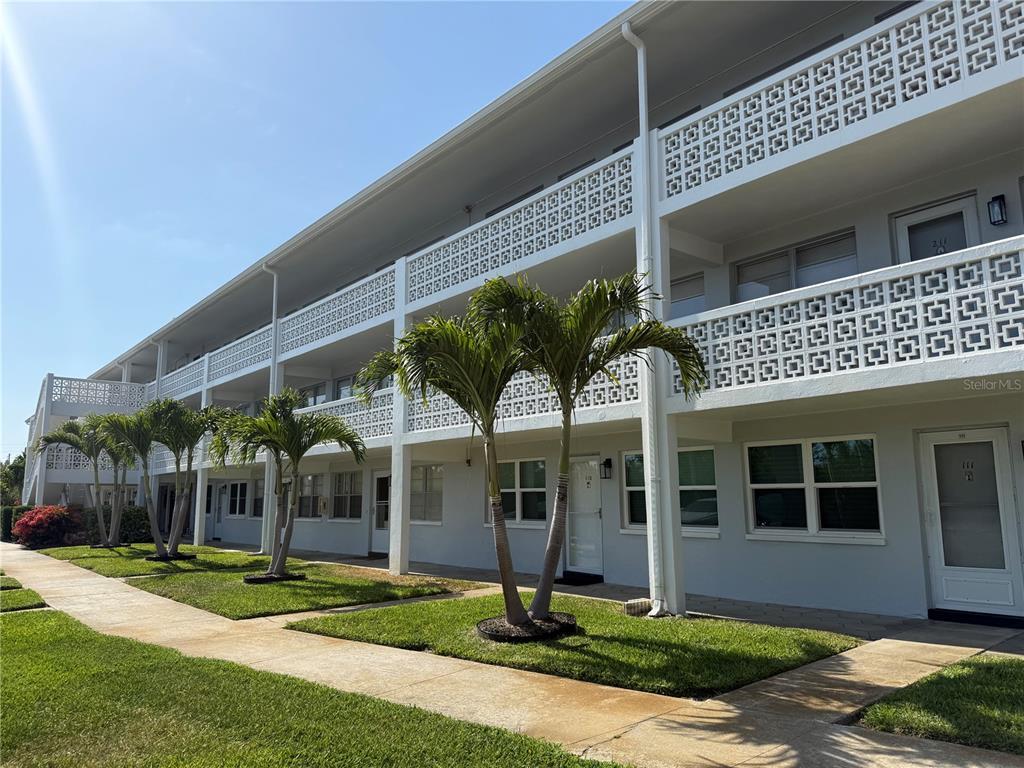 Picture of 1001 77Th Avenue N Unit 206, St Petersburg, FL 33702
