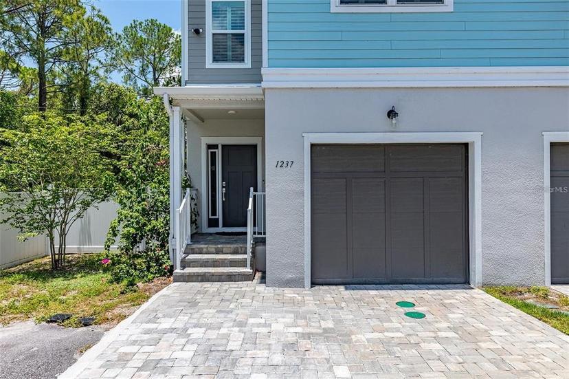 Picture of 1237 Savona Drive Ne, St Petersburg FL 33702