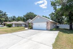 Picture of 2933 Blackwater Oaks Drive, Mulberry, FL 33860