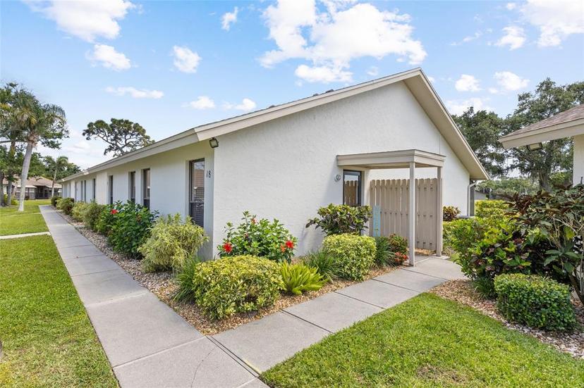 Picture of 1025 Capri Isles Boulevard Unit 18, Venice FL 34292