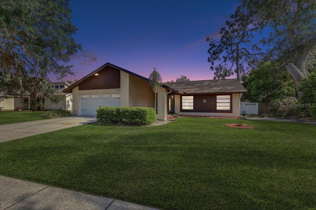 Picture of 614 Sandalwood Drive, Plant City, FL 33563