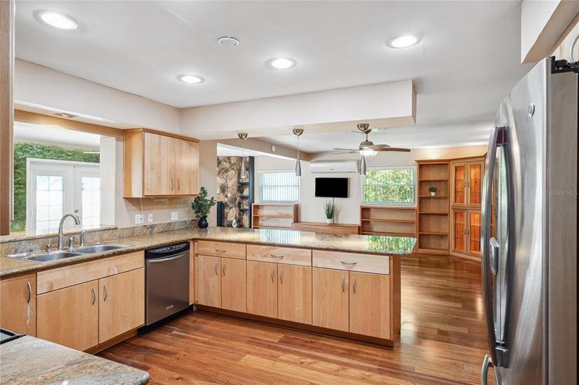 Picture of 505 S Larry Circle, Brandon FL 33511