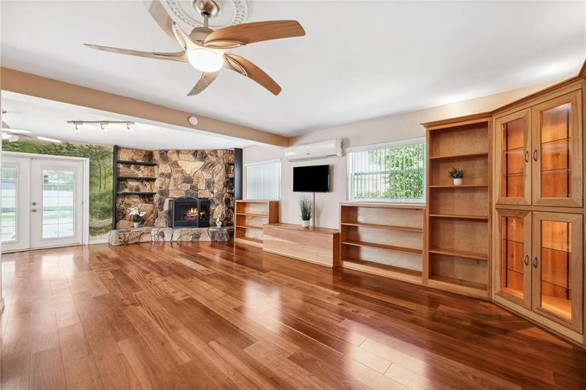 Picture of 505 S Larry Circle, Brandon FL 33511