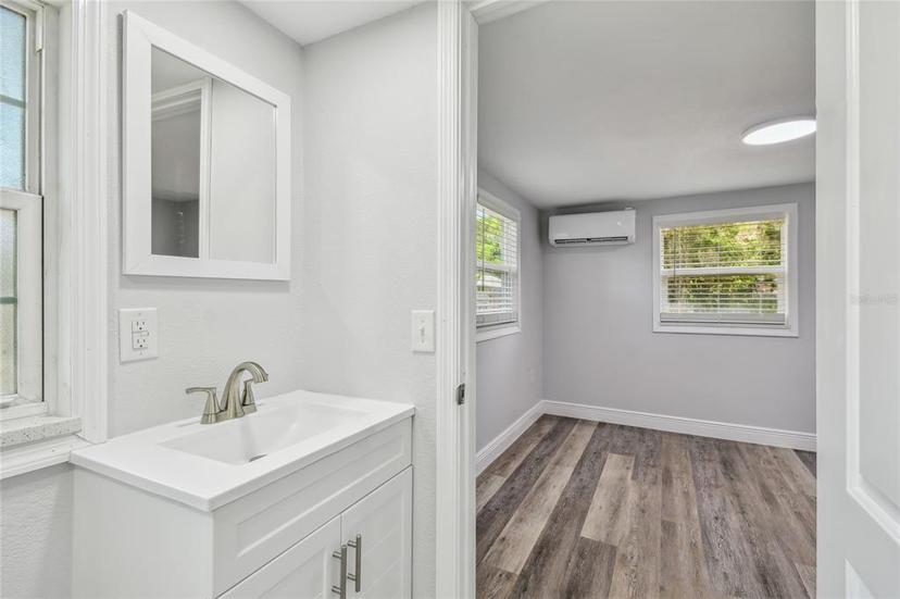 Picture of 850 Center Avenue, Brandon FL 33511