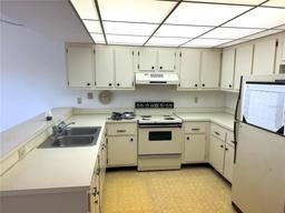 Picture of 425 30Th Avenue W Unit C204, Bradenton, FL 34205