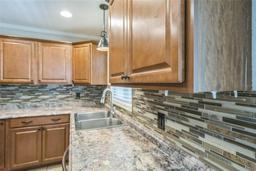 Picture of 940 Thompson Avenue, Frostproof, FL 33843